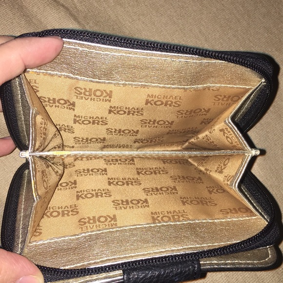 Authentic Michael Kors Wallet - Picture 4 of 5